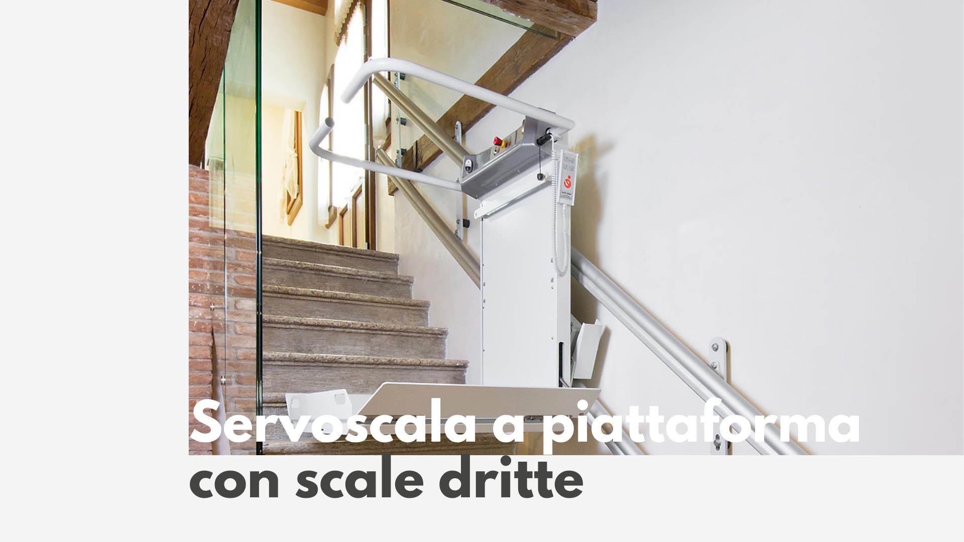 Servoscala a piattaforma con scale dritte